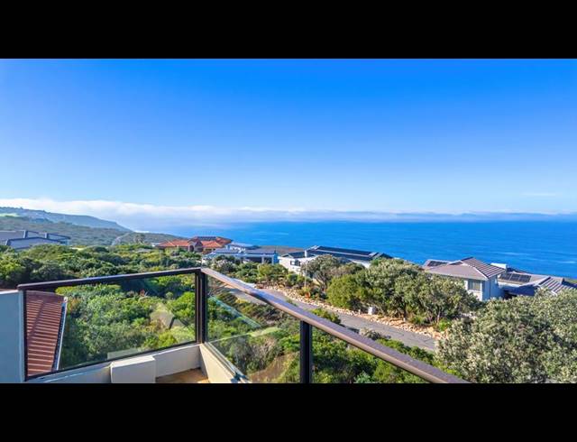 5 BEDROOM HOUSE FOR SALE IN VILLAGE ON SEA